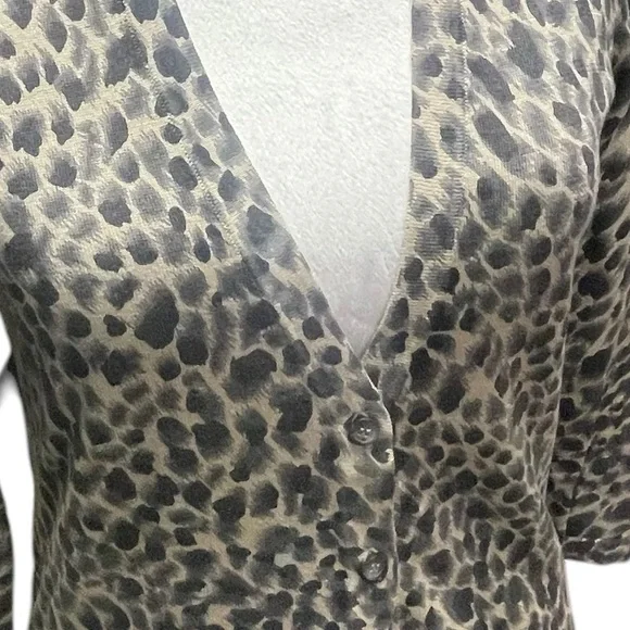 Ann Taylor. Sz XS. Silk Blend. Cheetah Print Cardigan. Excellent Condition 🤩🤩 - Picture 6 of 14